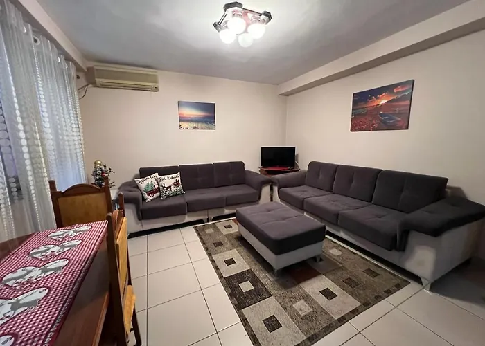 Entire Nice Apartment, In The Center