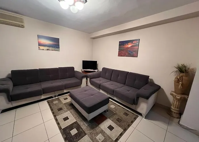 Entire Nice Apartment, In The Center