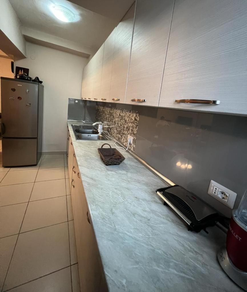 Apartamento Entire Apartment, In The Center Tirana